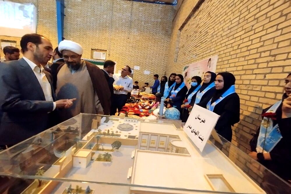 نمایشگاه دست سازه های دانش آموزان شهرستان حاجی آباد