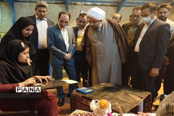 نمایشگاه دست سازه های دانش آموزان شهرستان حاجی آباد