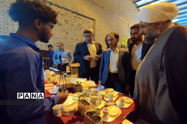 نمایشگاه دست سازه های دانش آموزان شهرستان حاجی آباد