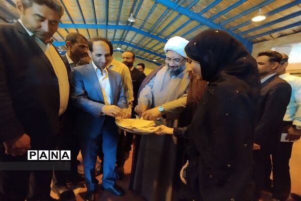 نمایشگاه دست سازه های دانش آموزان شهرستان حاجی آباد