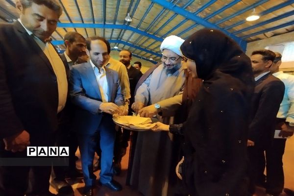 نمایشگاه دست سازه های دانش آموزان شهرستان حاجی آباد