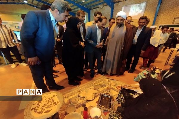 نمایشگاه دست سازه های دانش آموزان شهرستان حاجی آباد