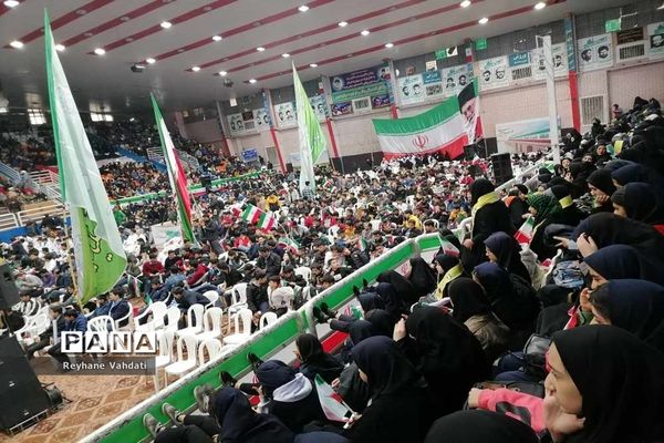 برگزاری جشن آغاز  دهه فجر در سالن شهید بهشتی مشهد