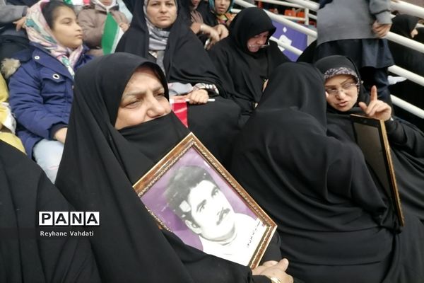 برگزاری جشن آغاز  دهه فجر در سالن شهید بهشتی مشهد