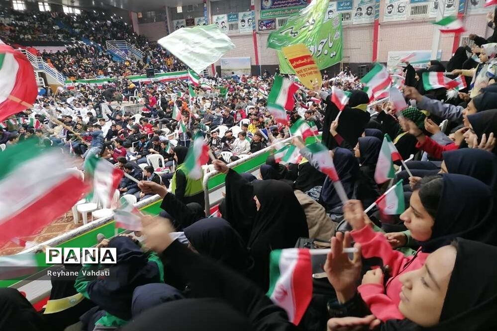 برگزاری جشن آغاز  دهه فجر در سالن شهید بهشتی مشهد