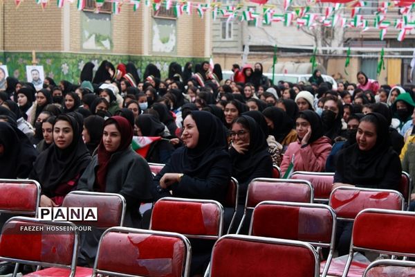 برگزاری مراسم پرشور گلبانگ انقلاب در بهارستان‌دو