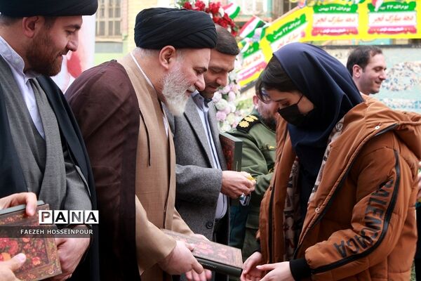 برگزاری مراسم پرشور گلبانگ انقلاب در بهارستان‌دو