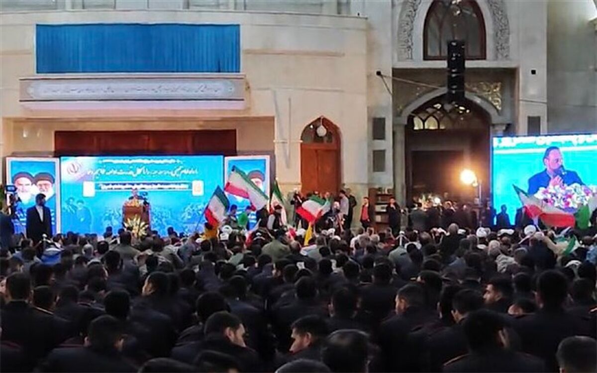 گرامی‌داشت ۱۲ بهمن و تجدید میثاق فرهنگیان و دانش‌آموزان در مرقد امام خمینی(ره) /فیلم