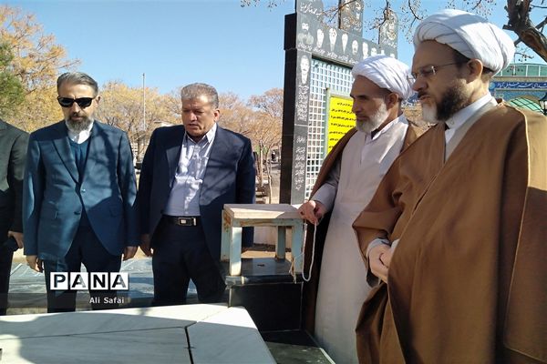 غبار رویی مزار شهدا و رژه موتوری  در شهرستان خلیل آباد 