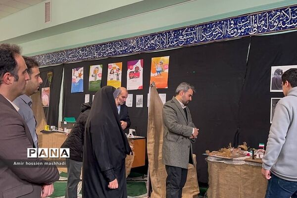 بازدید مدیرکل آموزش و پرورش شهرستان‌های تهران از نمایشگاه مدرسه انقلاب دبیرستان ابن‌سینا رودهن