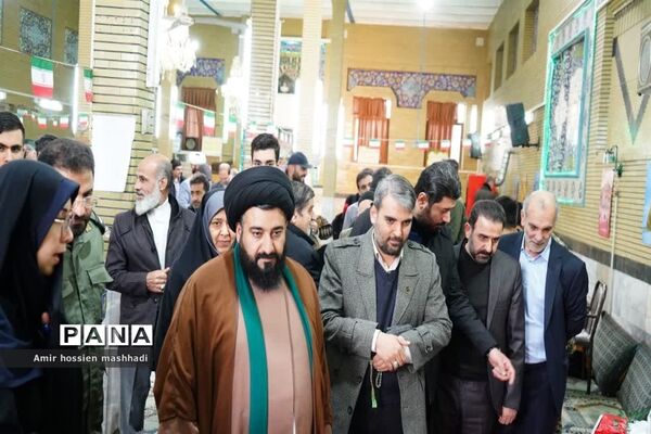 نماز جمعه رودهن با حضور مدیرکل آموزش و پرورش شهرستان‌های استان تهران