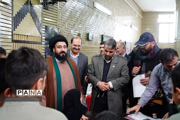 نماز جمعه رودهن با حضور مدیرکل آموزش و پرورش شهرستان‌های استان تهران