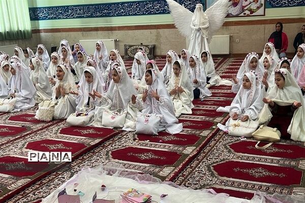 جشن تکلیف  دبستان دخترانه ۹ دی  در دبیرستان دخترانه صبا شهرستان قدس