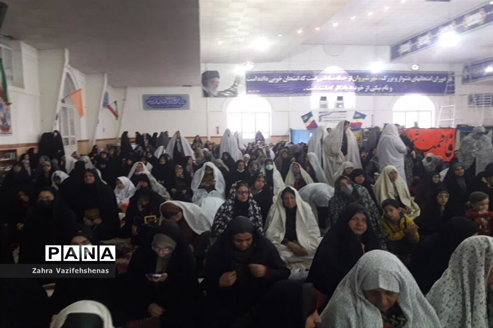 شرکت باشکوه پایگاه های بسیج خواهران حوزه ام ائمه (س) در نماز جمعه ۱۳ بهمن شهرستان شیروان