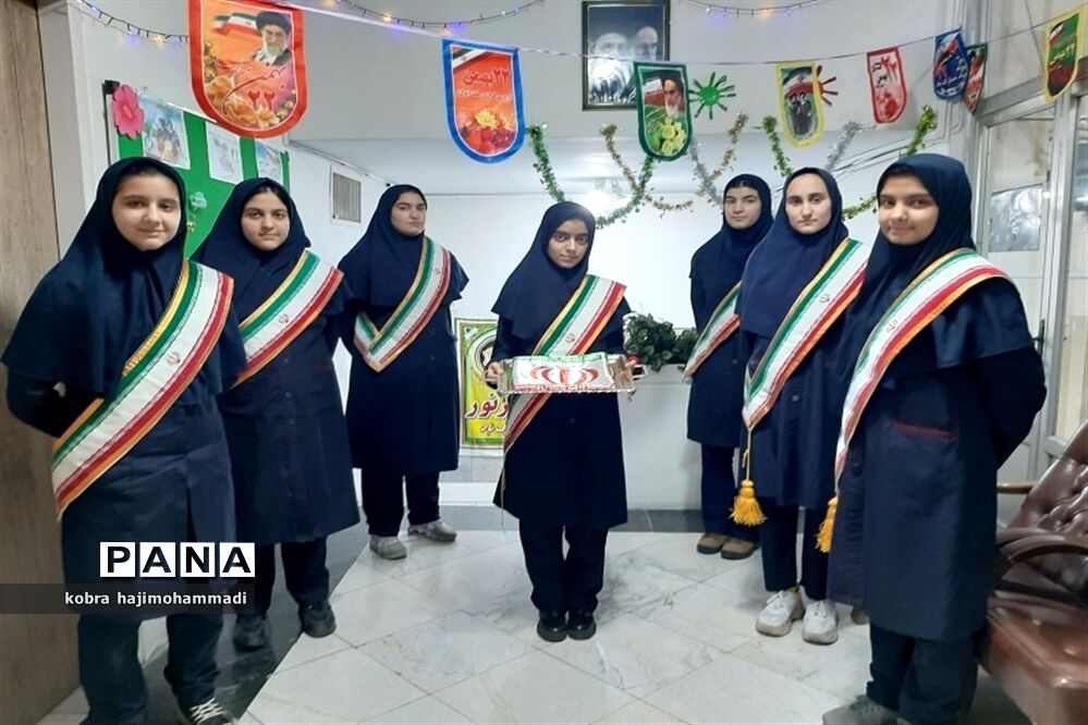 شور و نشاط دانش‌آموزان در آستانه سالروز پیروزی انقلاب