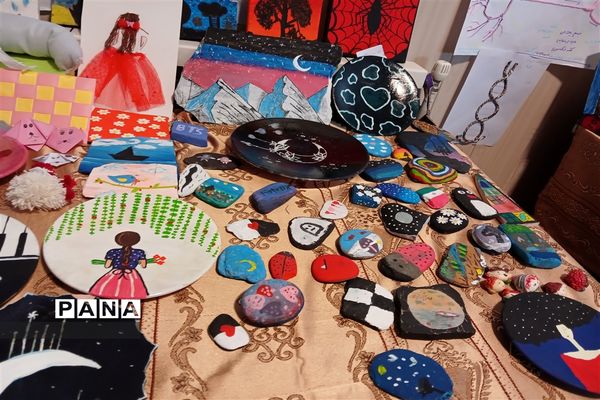 نمایشگاه مدرسه آرمانی هنر آسمانی در دبیرستان صفورا  مشهد