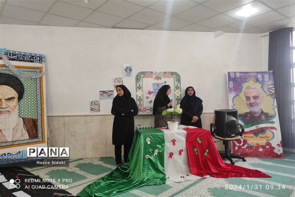 برگزاری جشن دهه فجر در دبیرستان نمونه دولتی نجابت و فرزانگان