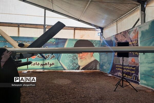بازدید دختران خراسانی از نمایشگاه هوافضا در مناطق عملیاتی جنوب کشور