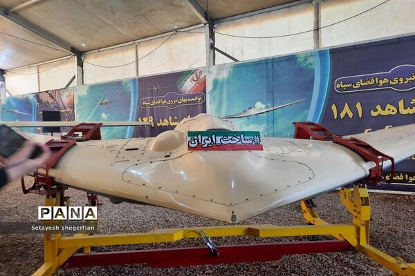 بازدید دختران خراسانی از نمایشگاه هوافضا در مناطق عملیاتی جنوب کشور