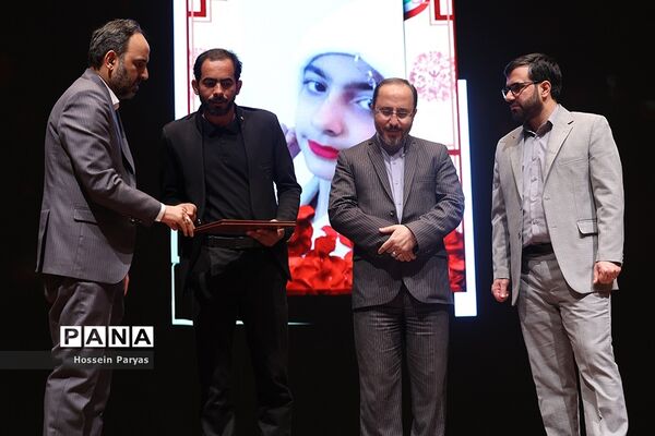 دومین دوره جایزه قلم مقدس، نماد روزنامه‌نگاری انقلاب اسلامی