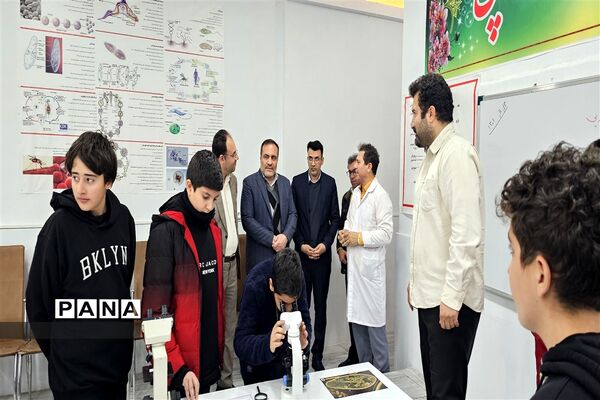افتتاح دنیای میکروسکوپی در کانون فرهنگی تربیتی قدس منطقه۲ تهران