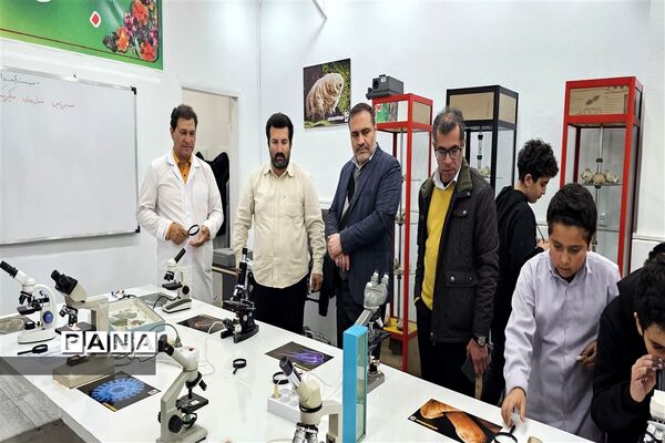 افتتاح دنیای میکروسکوپی در کانون فرهنگی تربیتی قدس منطقه۲ تهران