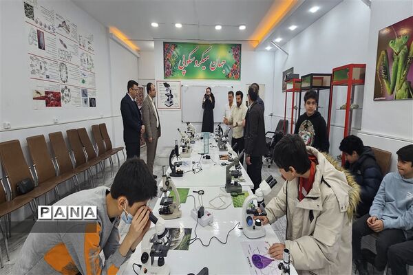 افتتاح دنیای میکروسکوپی در کانون فرهنگی تربیتی قدس منطقه۲ تهران