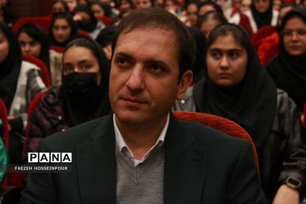 همایش زندگی هدفمند و طراحی آینده برای دانش‌آموزان دختر متوسطه بهارستان‌دو