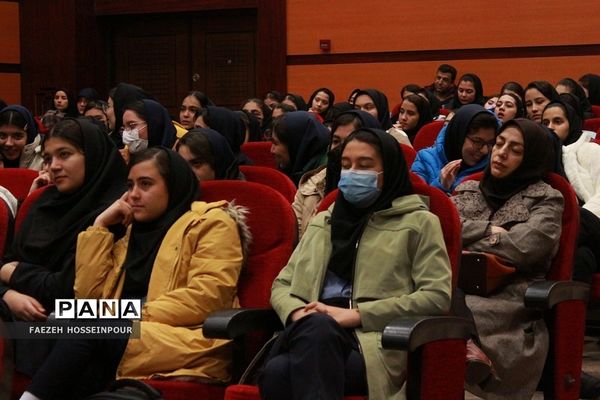 جشن تکلیف سیاسی دانش‌آموزان بهارستانی