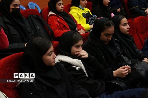 جشن تکلیف سیاسی دانش‌آموزان بهارستانی