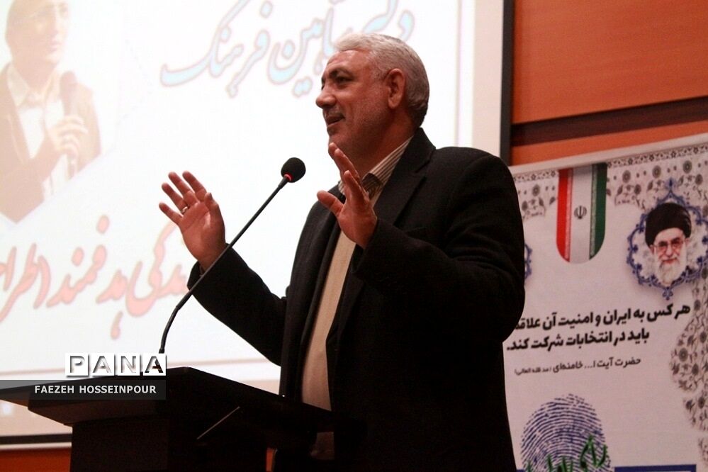 جشن تکلیف سیاسی دانش‌آموزان بهارستانی
