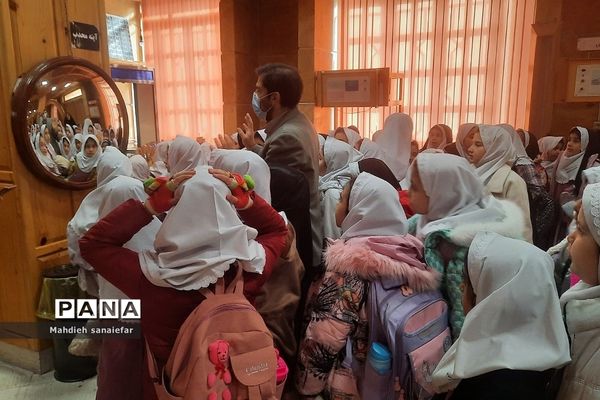 بازدید دانش‌آموزان ناحیه دو شهرری از آسمان‌نما و موزه حرم حضرت عبدالعظیم (ع)