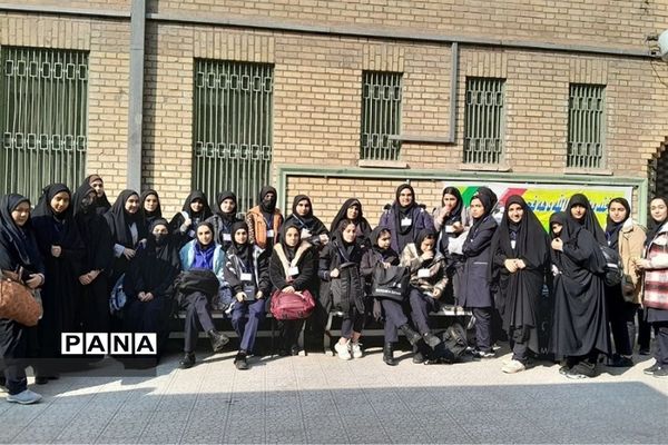 اردوی دانش‌آموزان دبیرستان امامت پاکدشت به موزه عبرت