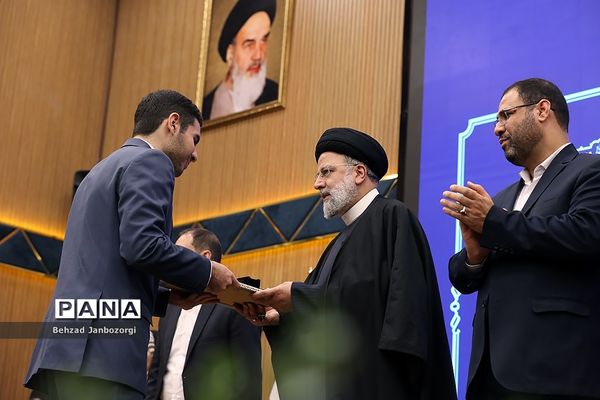 مراسم تجلیل از مدال‌آوران المپیادهای علمی جهانی و احیای باشگاه دانش‌پژوهان جهان