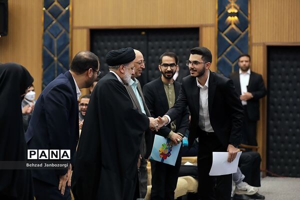 مراسم تجلیل از مدال‌آوران المپیادهای علمی جهانی و احیای باشگاه دانش‌پژوهان جهان
