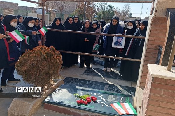 مراسم دهه فجر با راهپیمایی دانش‌آموزان آموزشگاه شبانه روزی حضرت زهرا (س) جوادآباد