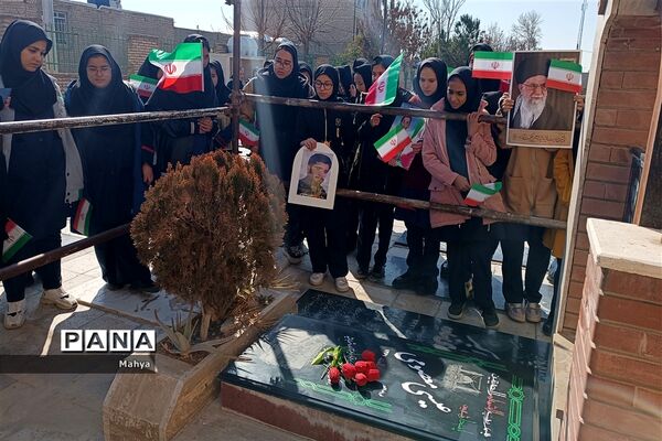 مراسم دهه فجر با راهپیمایی دانش‌آموزان آموزشگاه شبانه روزی حضرت زهرا (س) جوادآباد