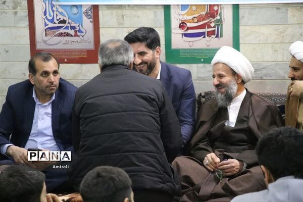 برگزاری میزخدمت به‌مناسبت دهه فجر در قرچک