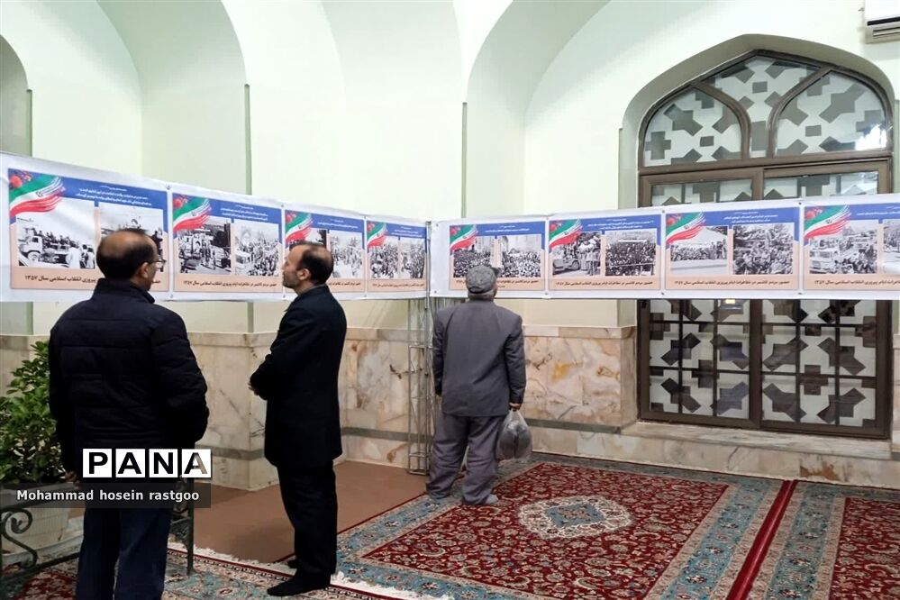برپایی نمایشگاه عکس انقلاب اسلامی در کاشمر