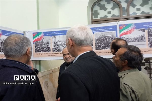 برپایی نمایشگاه عکس انقلاب اسلامی در کاشمر