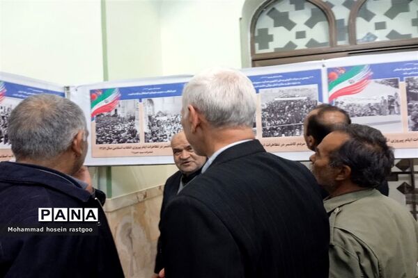 برپایی نمایشگاه عکس انقلاب اسلامی در کاشمر