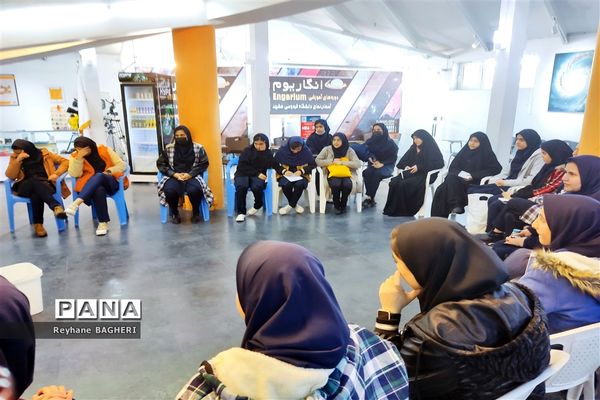 حضور دانش‌آموزان دبیرستان هوشنگی در اردوی علمی رصد خانه دانشگاه فردوسی مشهد