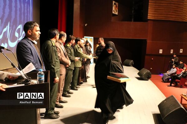 همایش تجلیل از دست‌اندرکاران اردوهای راهیان نور دختران در قم-1
