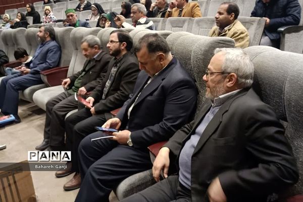 رونمایی از کتاب کاپشن صورتی در نیشابور