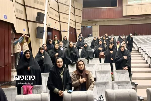 رونمایی از کتاب کاپشن صورتی در نیشابور