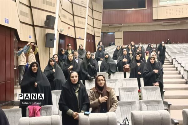 رونمایی از کتاب کاپشن صورتی در نیشابور