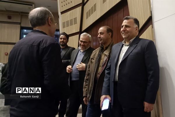 رونمایی از کتاب کاپشن صورتی در نیشابور