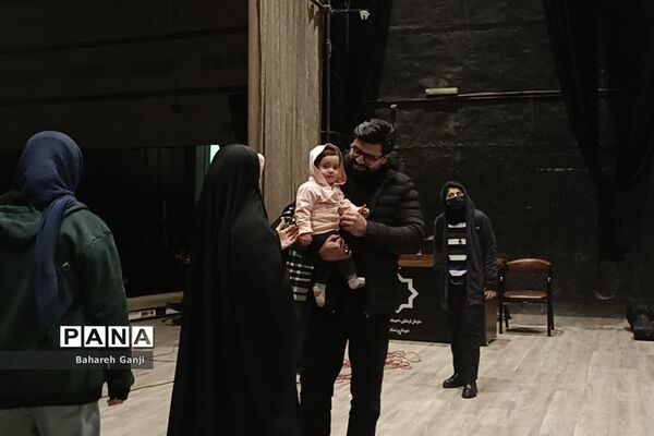 رونمایی از کتاب کاپشن صورتی در نیشابور