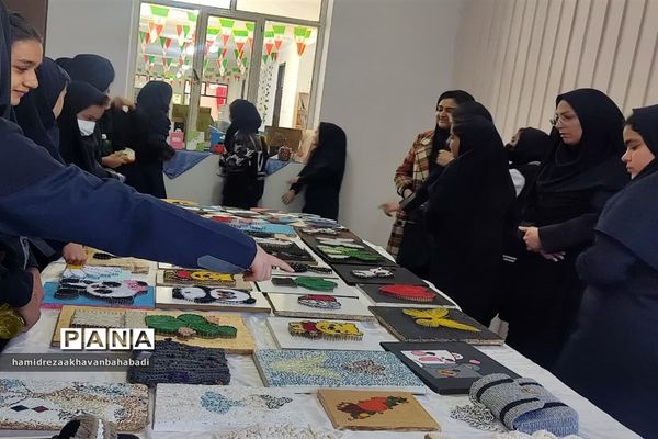 نمایشگاه آثار هنری دانش‌آموزان دبیرستان دخترانه توسلی بهاباد گشایش یافت