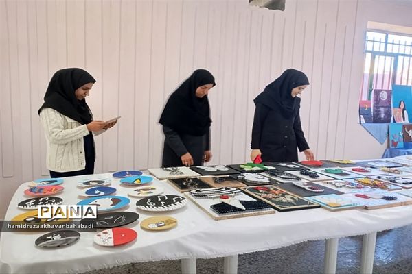 نمایشگاه آثار هنری دانش‌آموزان دبیرستان دخترانه توسلی بهاباد گشایش یافت
